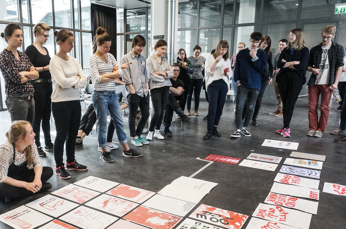 Students from HfG Karlsruhe and HfK Bremen during a joint printmaking workshop in the Communication Design department